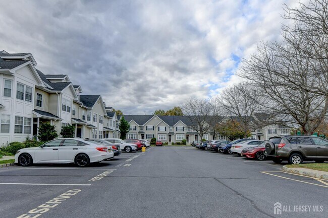 Building Photo - 609 Blossom Cir