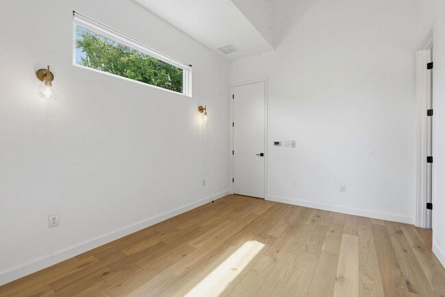 Building Photo - 1707 Deloney St