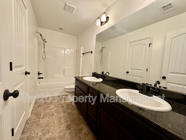 Building Photo - 5037 Lexington Ln