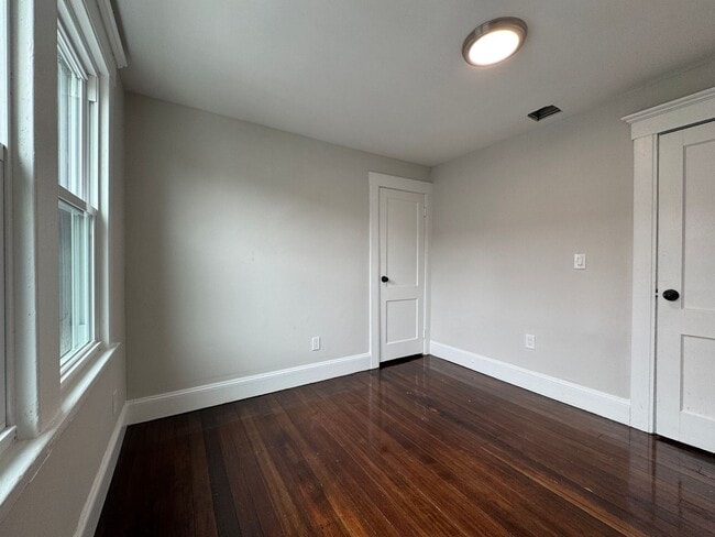 Building Photo - 47-49 Mead St