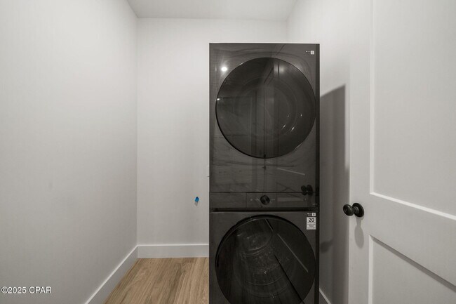 Building Photo - 145 Manistee Dr