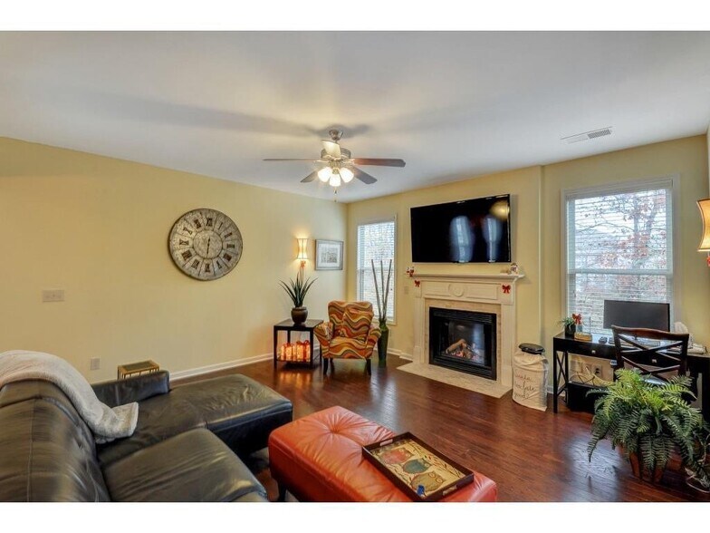 Building Photo - 6035 Falls Landing Dr
