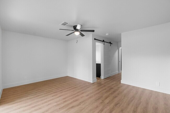 Building Photo - 62 Greenbriar Dr