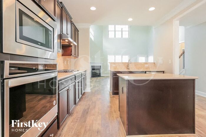 Building Photo - 825 Walton Ct