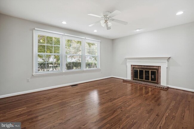 Building Photo - 8501 Canterbury Dr