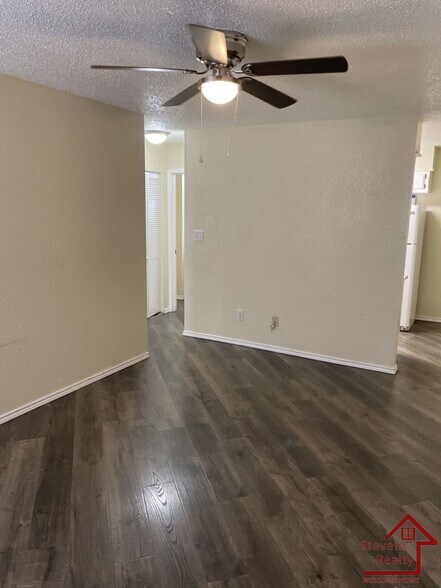 Building Photo - 2110 NW Lindy Ave
