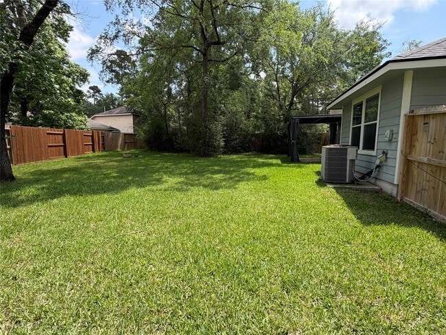 Building Photo - 10 Druids Glen Pl