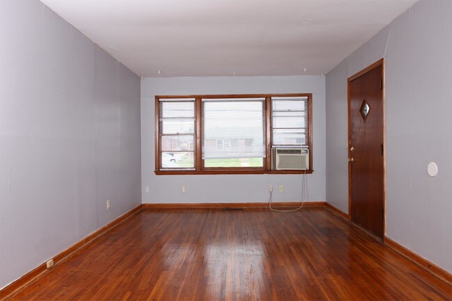 Primary Photo - 6501-6505 E Lincoln St