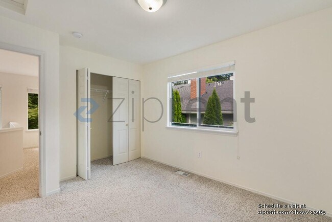 Building Photo - 15150 NE 8th Pl