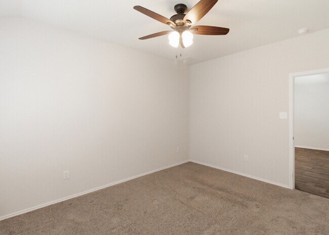 Building Photo - 3 Bedroom Home with Open Layout and Covered Patio in Creekside Farms!