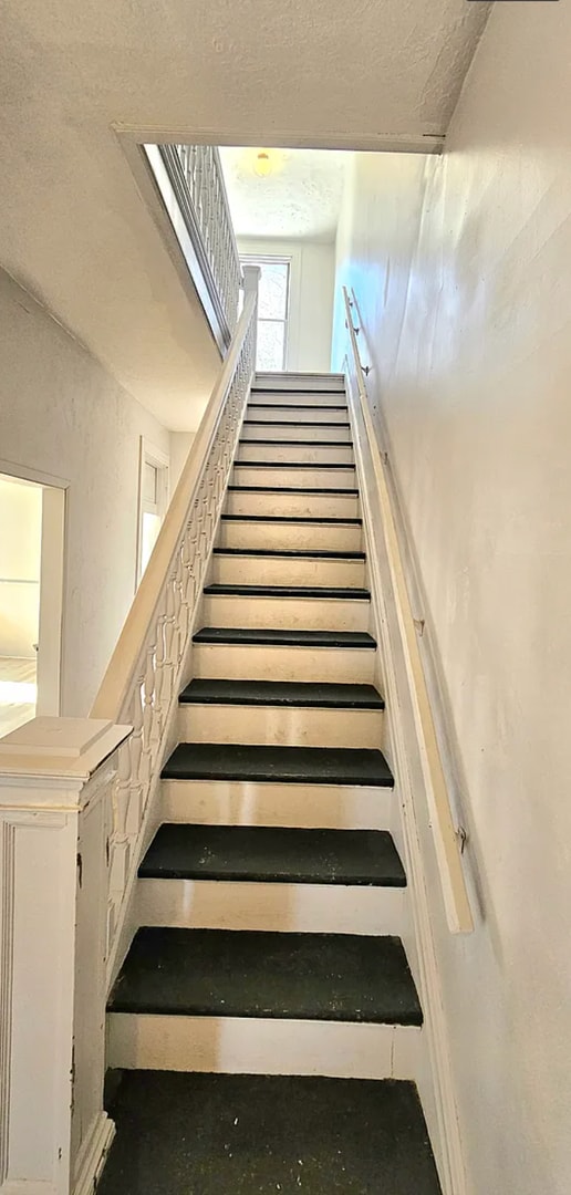 Building Photo - Spacious 4-Bedroom Home with 3-Car Garage, Deck & More!!