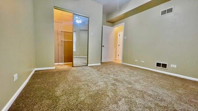 Building Photo - 7221 S Euclid Ave