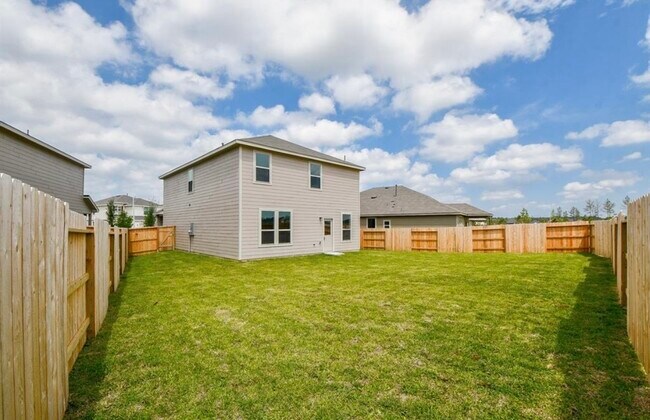 Building Photo - 16439 Big Hickory Dr