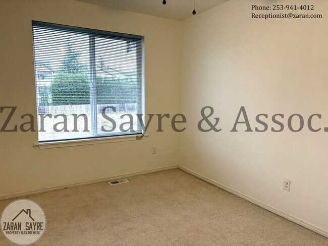 Building Photo - 178- Great 3 Bedroom Townhouse Condo in Milton!