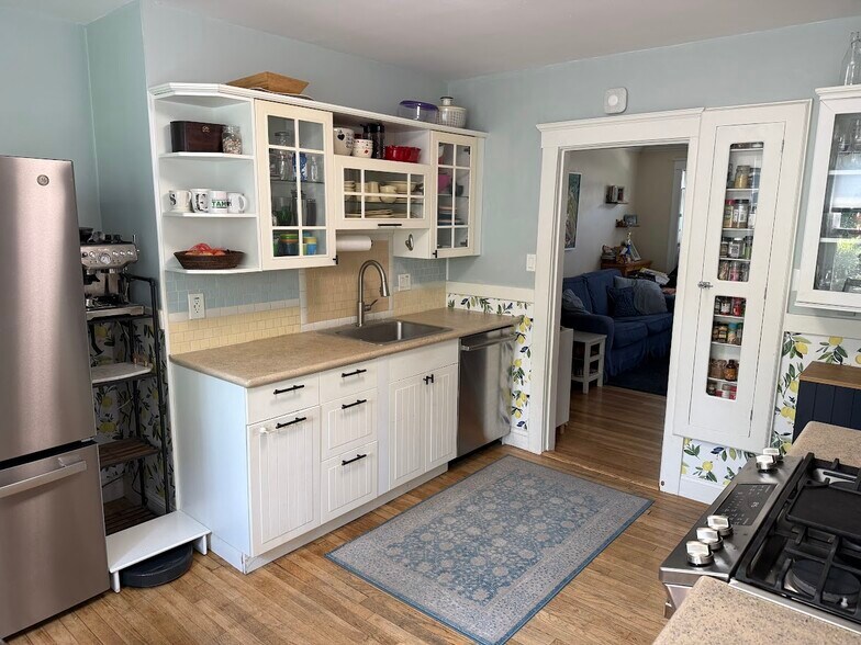 Building Photo - 47 Seaverns Ave