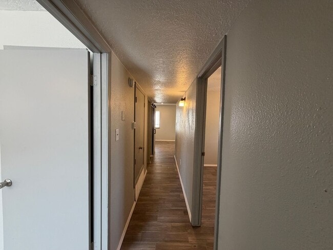 Building Photo - 3 Bedroom Single Story Home Available Near 12th St NW & Menaul Blvd NW!