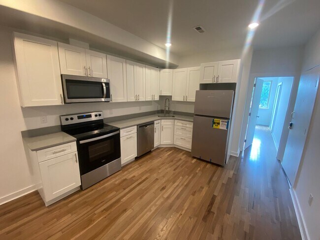 Building Photo - 725 N 39th St