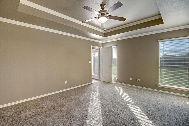 Building Photo - 7637 Cattlemen Dr