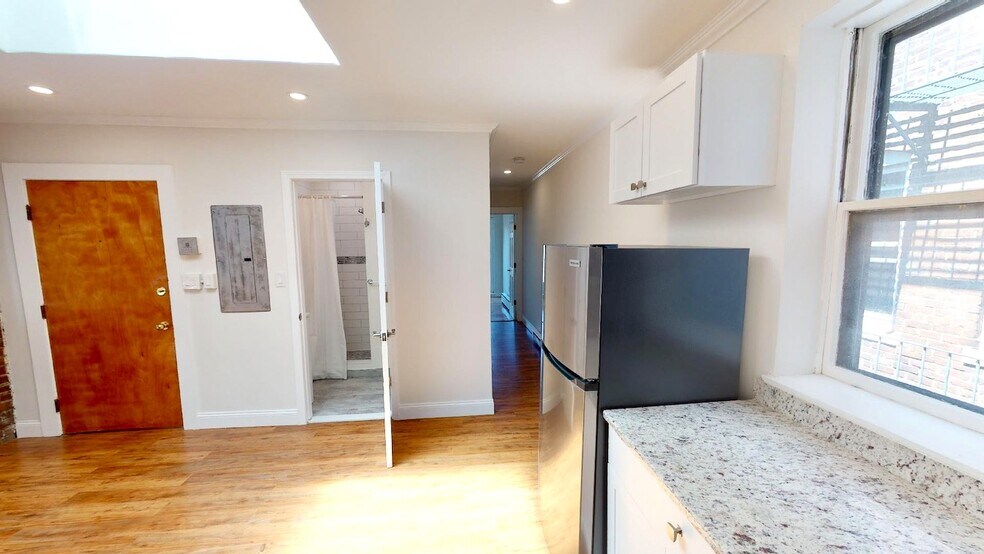 Building Photo - 214 Hanover St