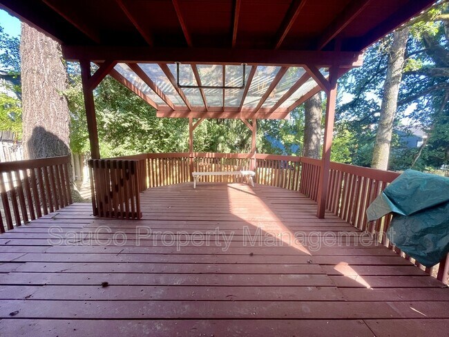 Building Photo - 324 SE 30th Ave