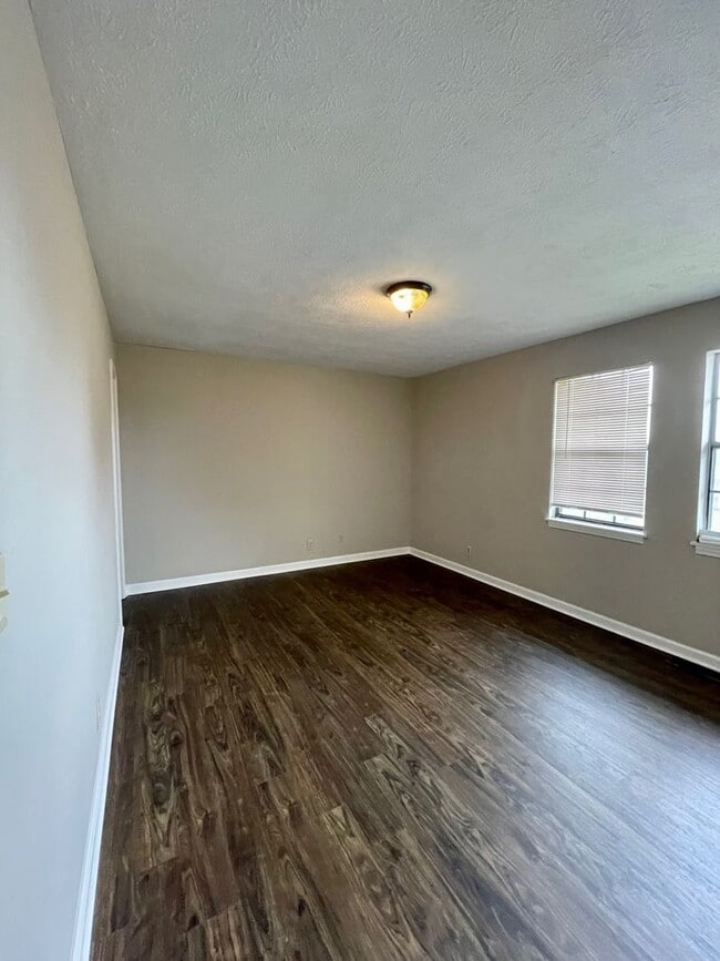 Building Photo - 00401