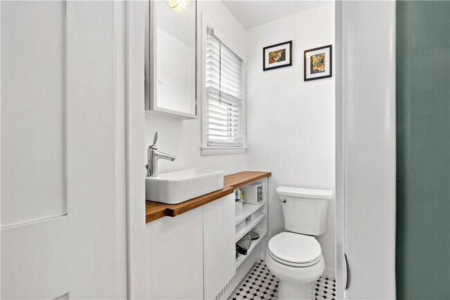 Building Photo - 3 Paul Ave