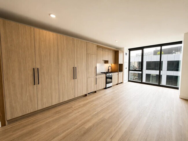 Building Photo - 1357 W Fulton St