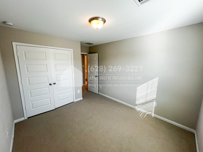 Building Photo - 9837 Pearly Everlasting