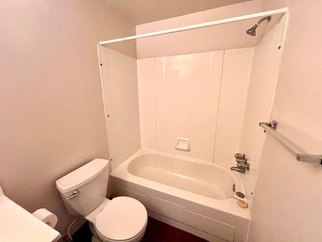 Building Photo - Moon Twp - Spacious 1 Bedroom 1 Bathroom -...