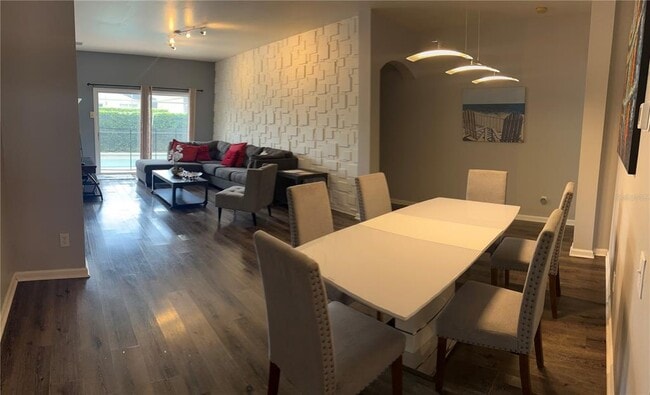 Building Photo - 8121 Fan Palm Way