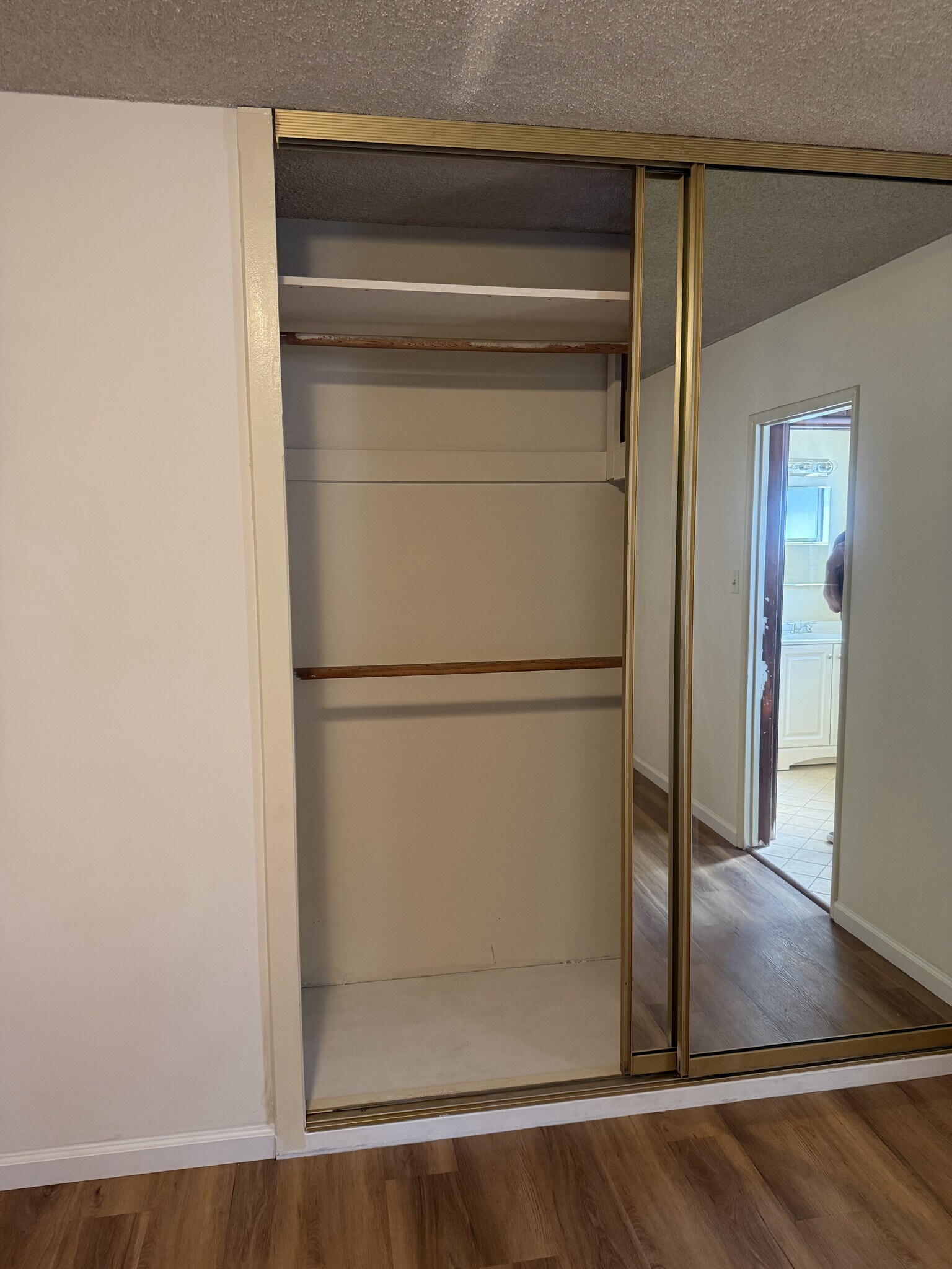 Building Photo - 330 E Fairview Ave