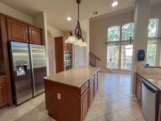 Building Photo - The Ridge at Alta Vista