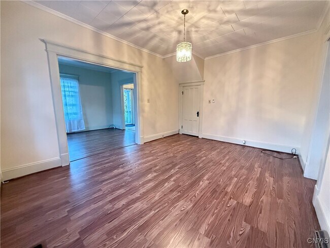 Building Photo - 56 E 5th St