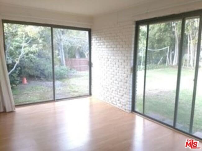 Building Photo - 809 Toulon Dr