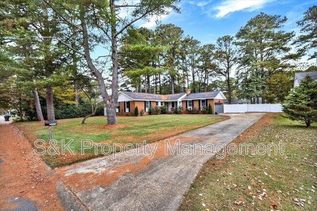 Building Photo - 5524 Briarwood Ln