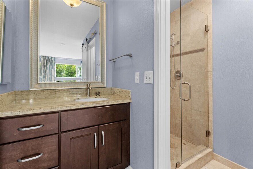 Building Photo - 2411 Prospect Ave