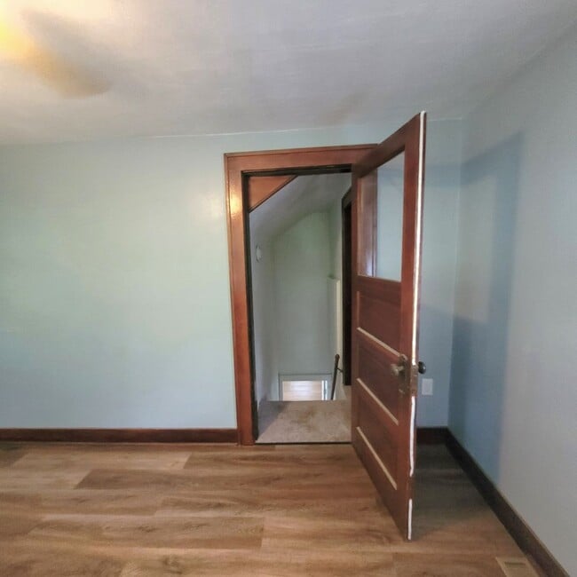 Building Photo - Large Updated House with Garage!