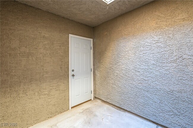 Building Photo - 832 Mantis Way