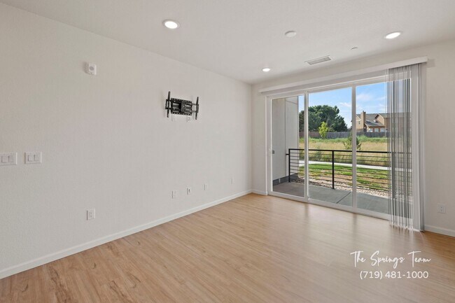 Building Photo - MODERN LUXURY 2BD/2BA/2CAR CONDO in Briargate