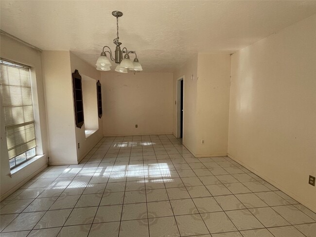 Building Photo - 12322 Huntington Field Dr