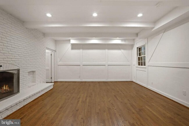 Building Photo - 4925 Weaver Terrace NW