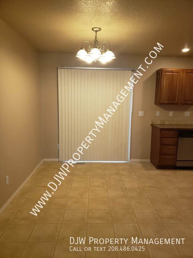 Building Photo - 1091N. Nichole Ave-