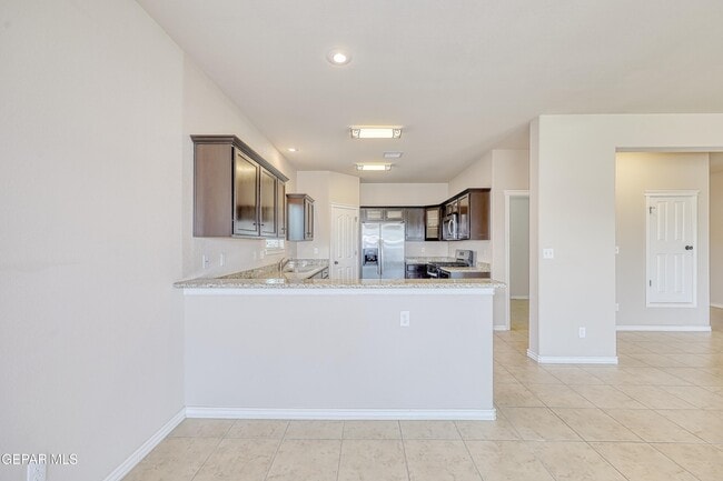 Building Photo - 5601 Valley Maple Dr