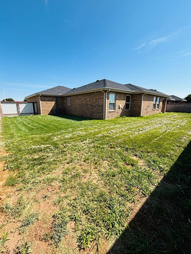 Building Photo - 505 Almond Tree Ln