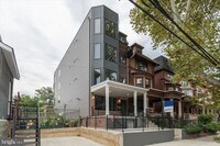 Building Photo - 5039 Pine St