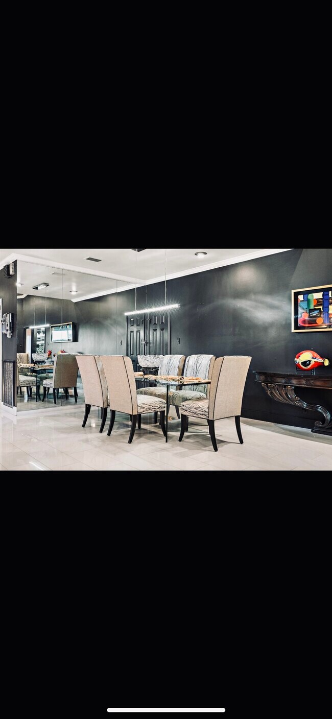 Building Photo - 303 Golf Crest Ln