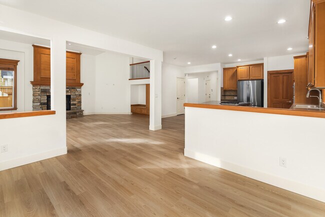 Building Photo - 2416 35th Ave NE