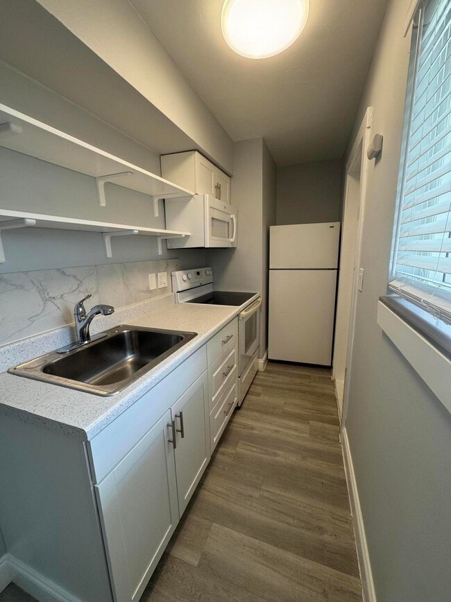 Building Photo - 1702 NE 9th St