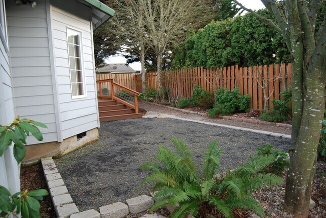 Building Photo - Charming & Well-Maintained Single-Story Home in McMinnville