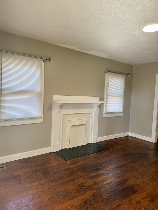 Building Photo - 906 Cherokee St